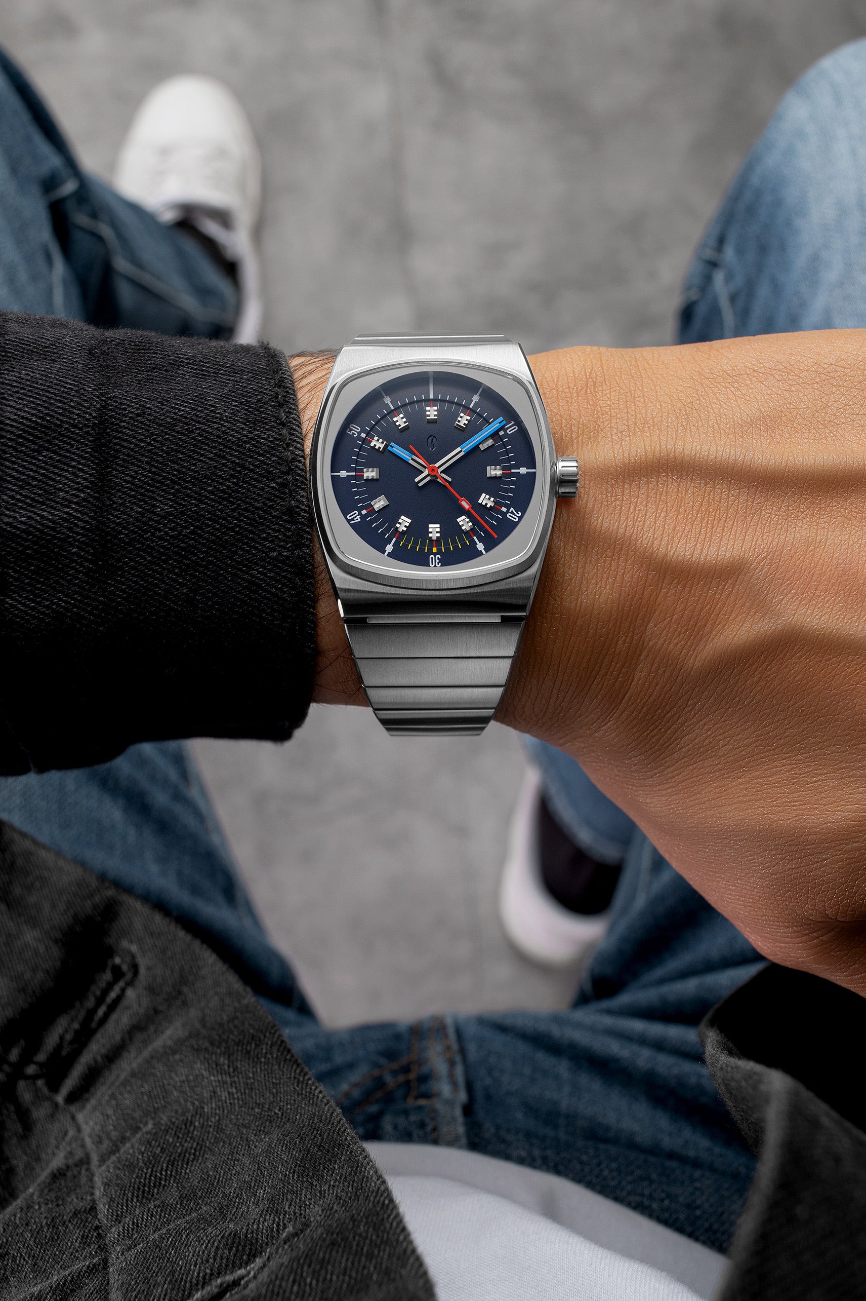 Metric - Manual Wind Blue