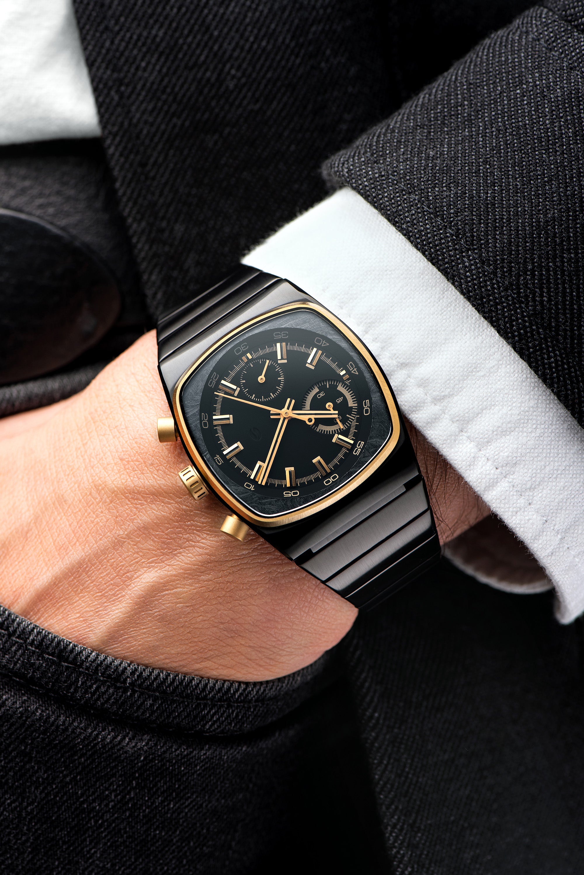 Metric - Black & Gold Carbon