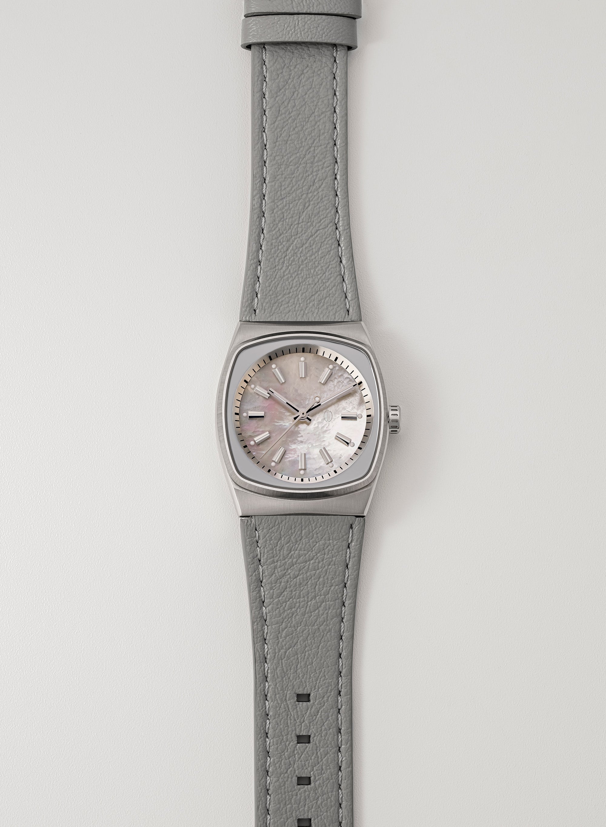 Metric Lite Leather Strap in Grey 18.00mm