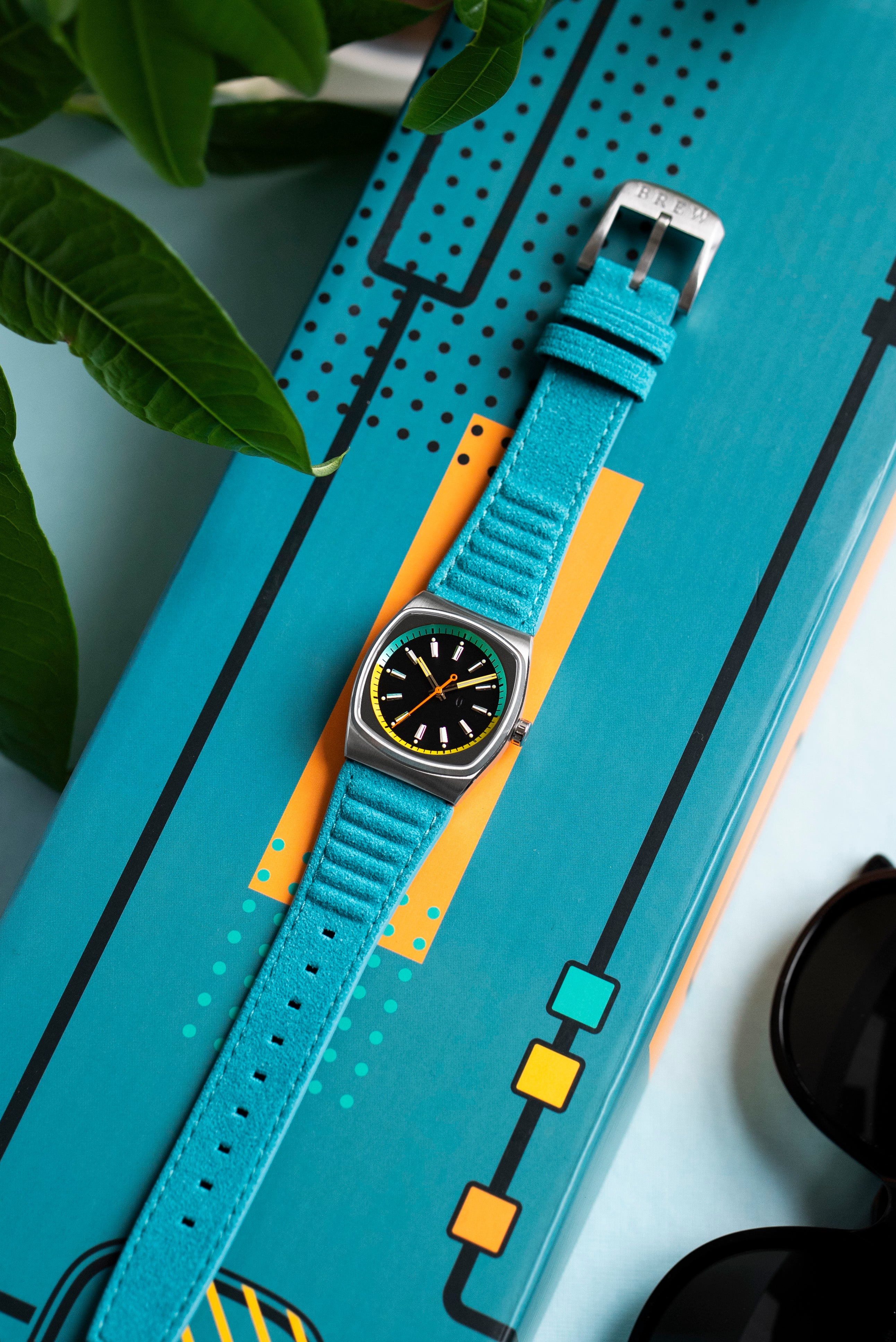 Metric_Retro_Lite_STRAPS_04.jpg